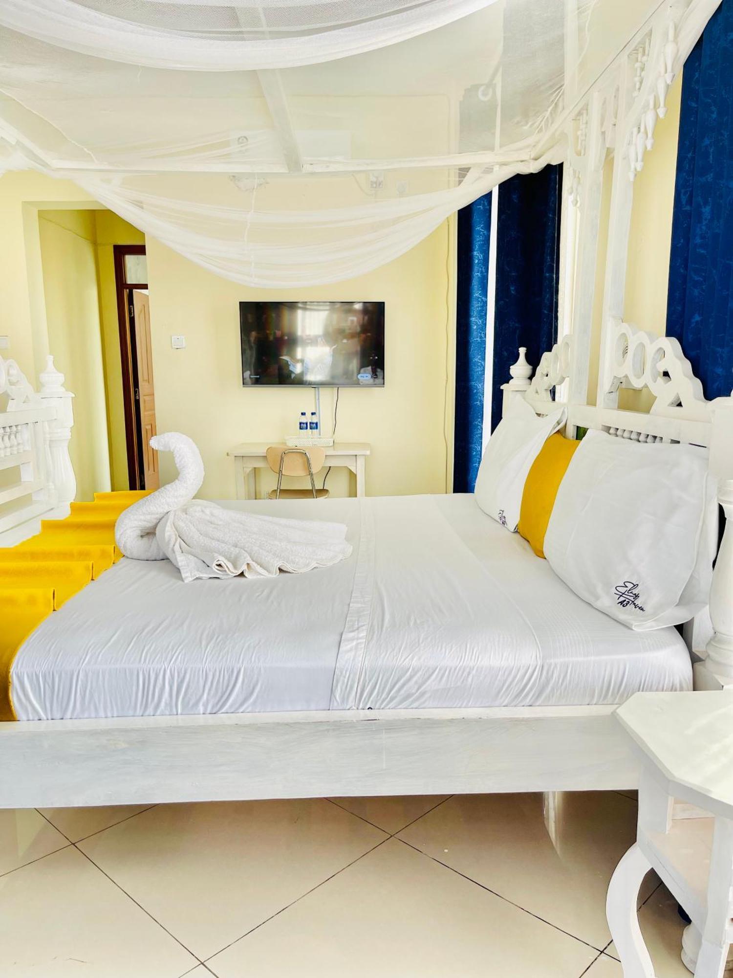 Elna'S Nyali - Work & Unwind - Pool, Sea Views, Ac & Fast Wi-Fi Panzió Mombasa Kültér fotó