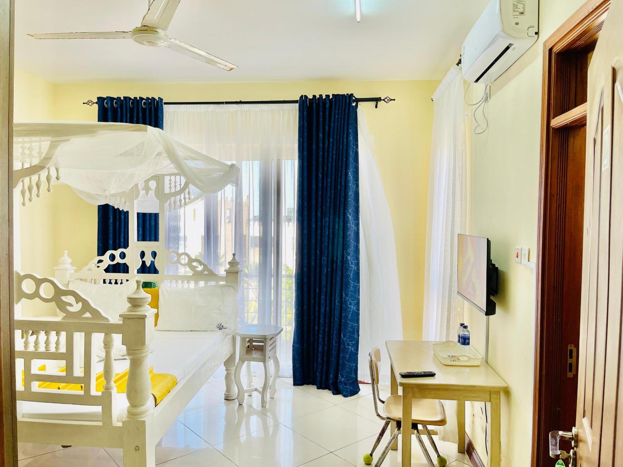 Elna'S Nyali - Work & Unwind - Pool, Sea Views, Ac & Fast Wi-Fi Panzió Mombasa Kültér fotó