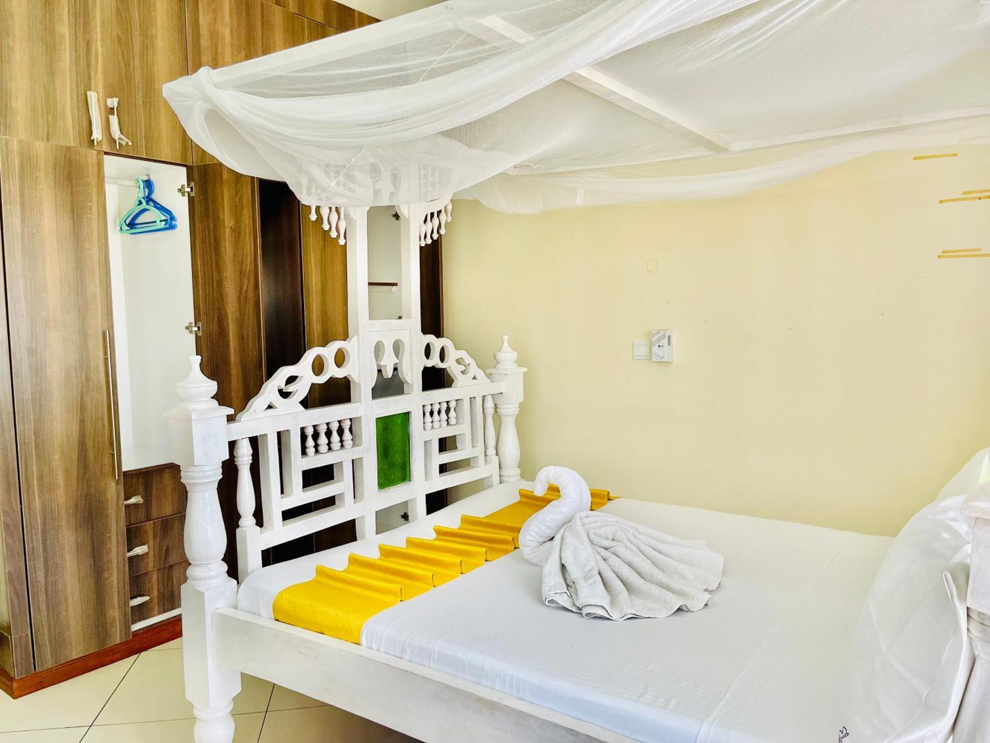 Elna'S Nyali - Work & Unwind - Pool, Sea Views, Ac & Fast Wi-Fi Panzió Mombasa Kültér fotó