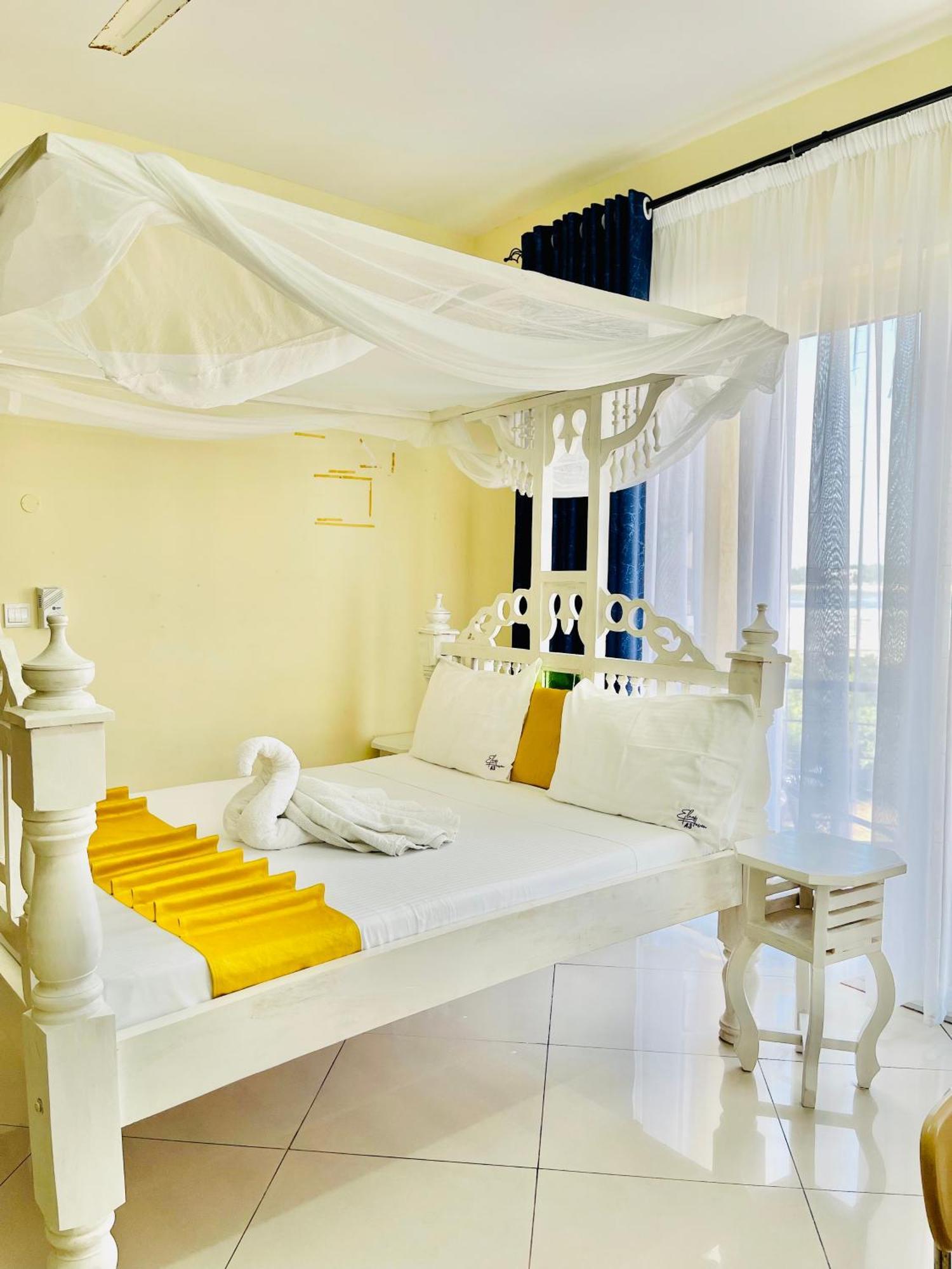 Elna'S Nyali - Work & Unwind - Pool, Sea Views, Ac & Fast Wi-Fi Panzió Mombasa Kültér fotó