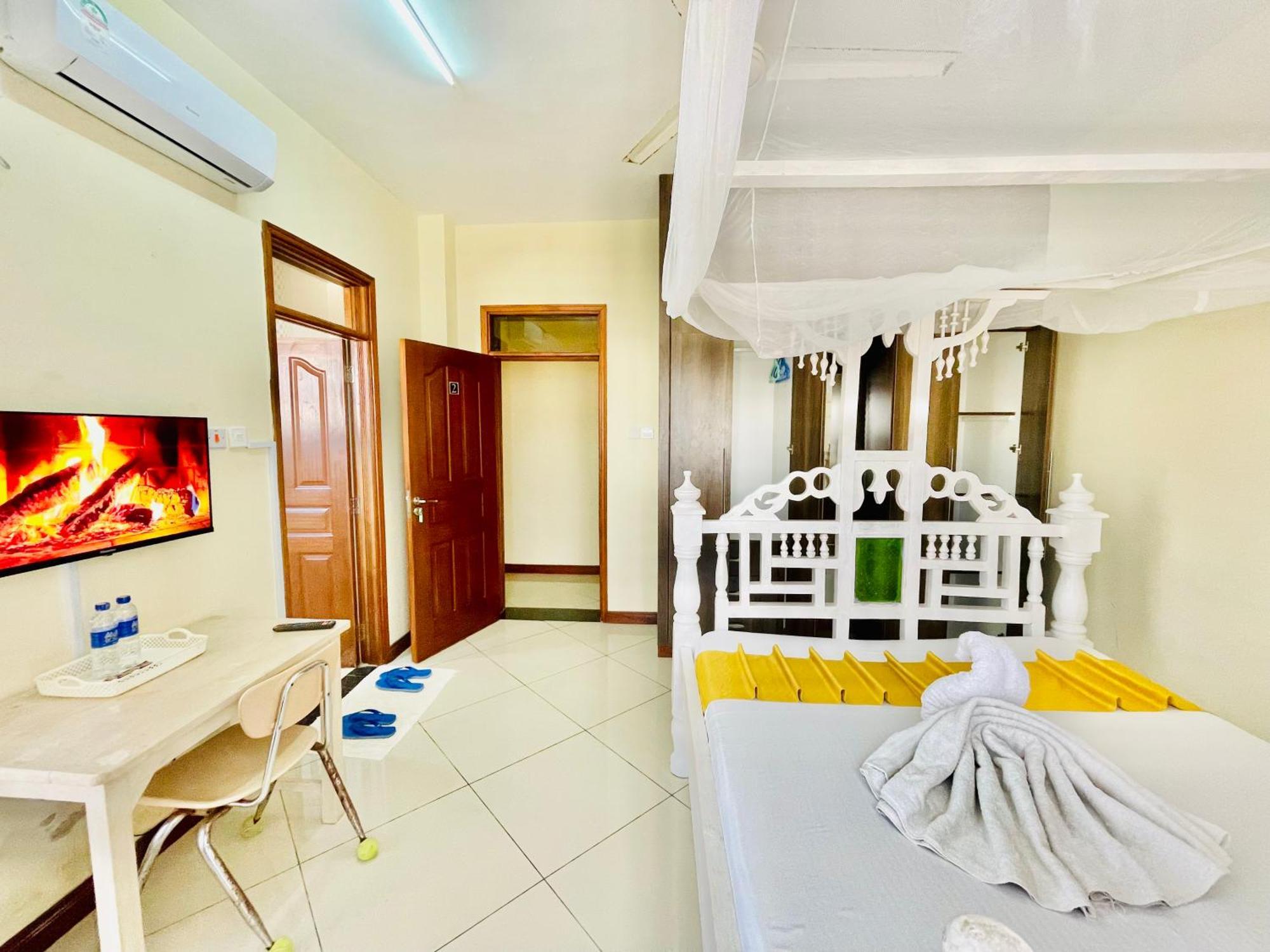 Elna'S Nyali - Work & Unwind - Pool, Sea Views, Ac & Fast Wi-Fi Panzió Mombasa Kültér fotó