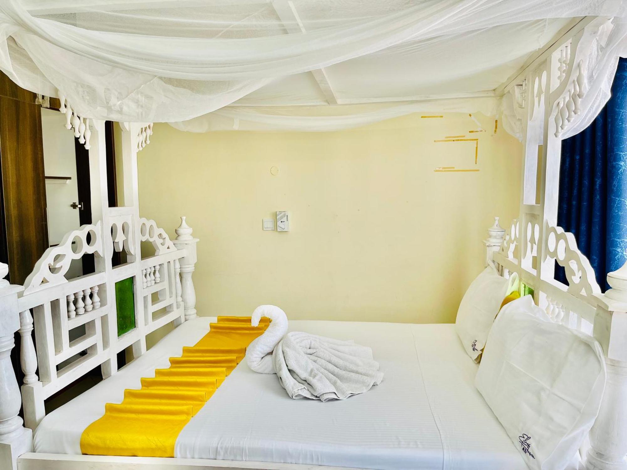 Elna'S Nyali - Work & Unwind - Pool, Sea Views, Ac & Fast Wi-Fi Panzió Mombasa Kültér fotó