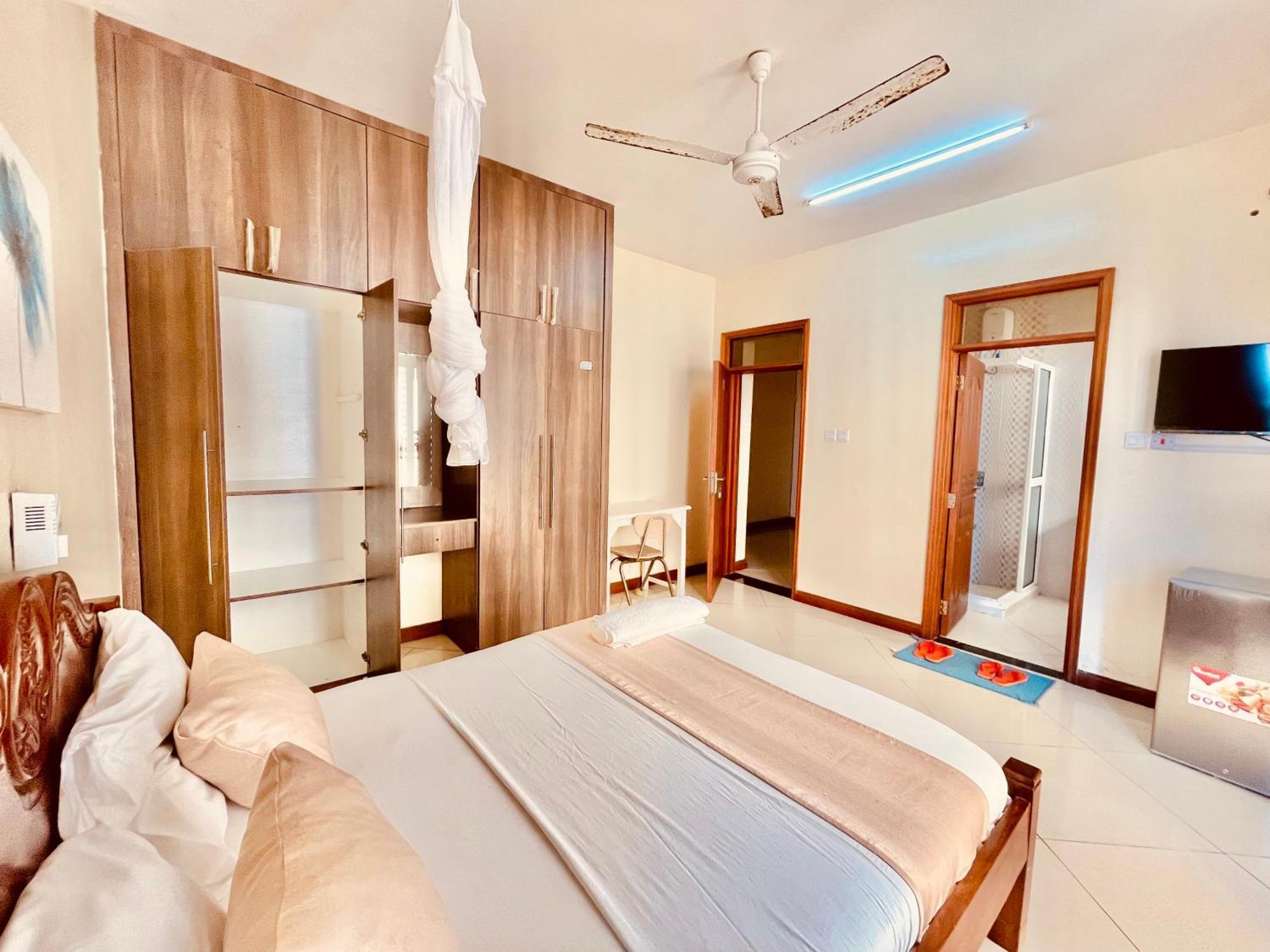 Elna'S Nyali - Work & Unwind - Pool, Sea Views, Ac & Fast Wi-Fi Panzió Mombasa Kültér fotó